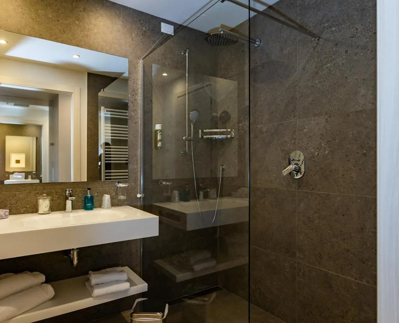 Hotel Europa Сирмионе