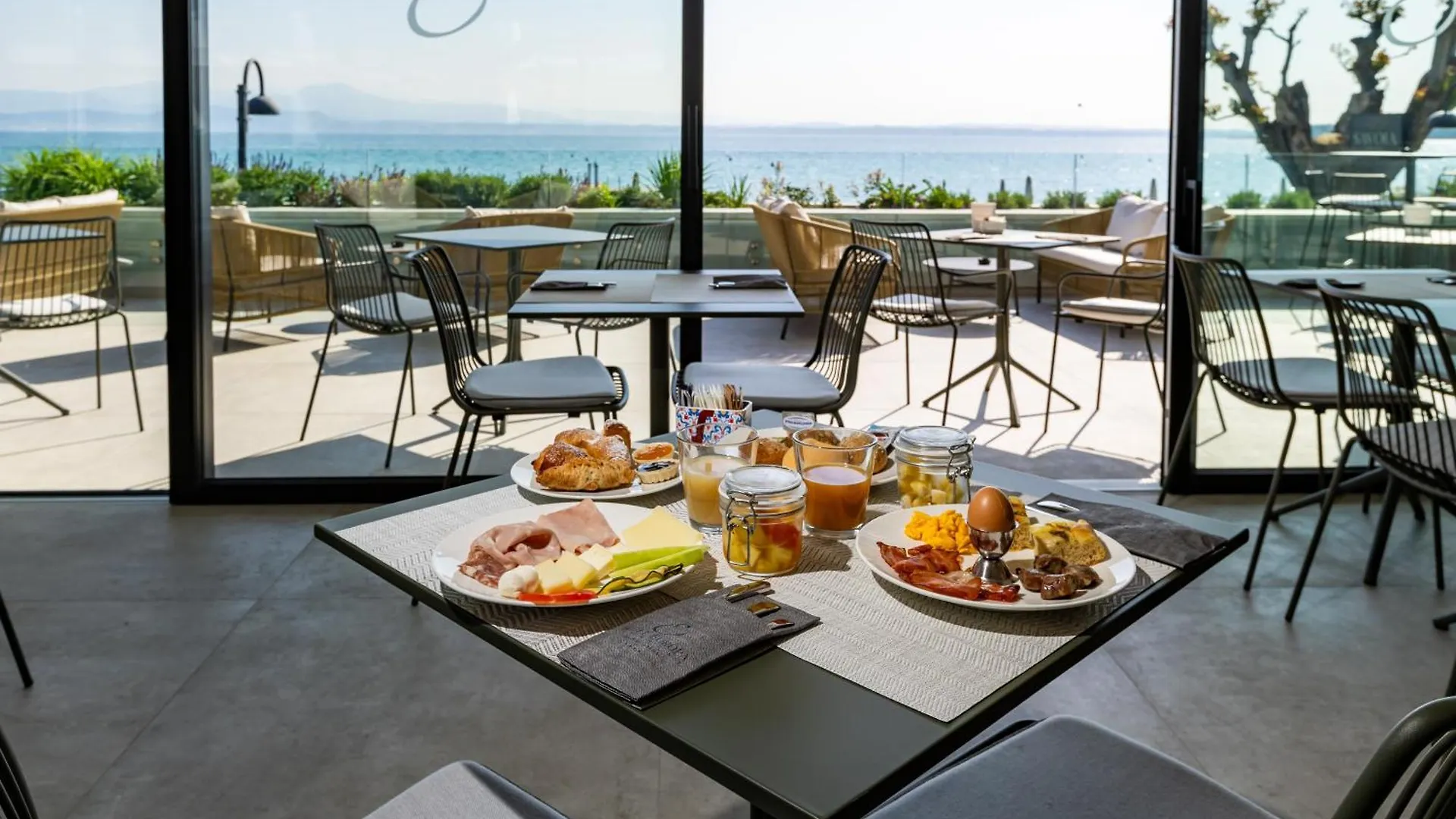 Hotel Europa Сирмионе 4*,  Италия