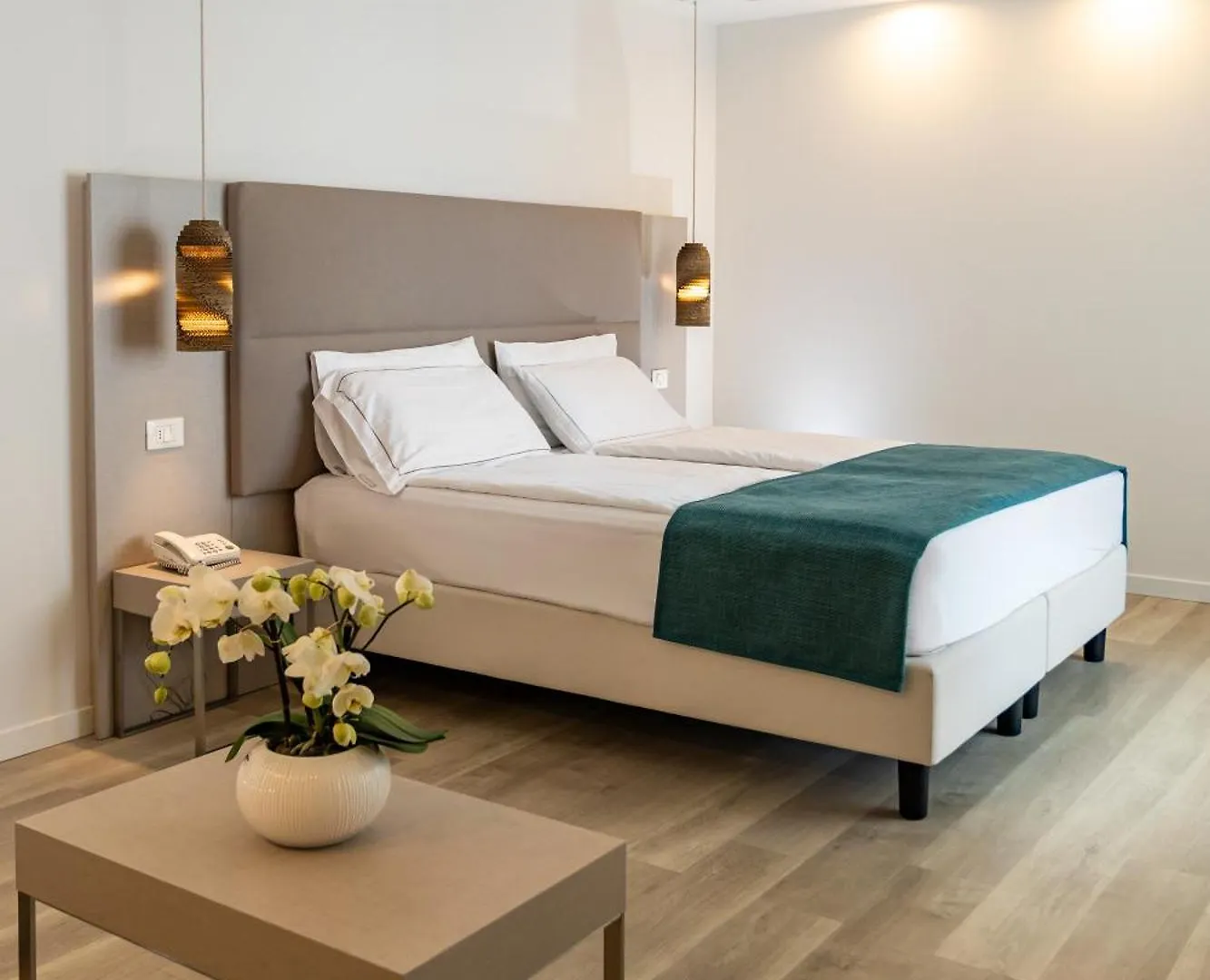Hotel Europa Sirmione 4*,