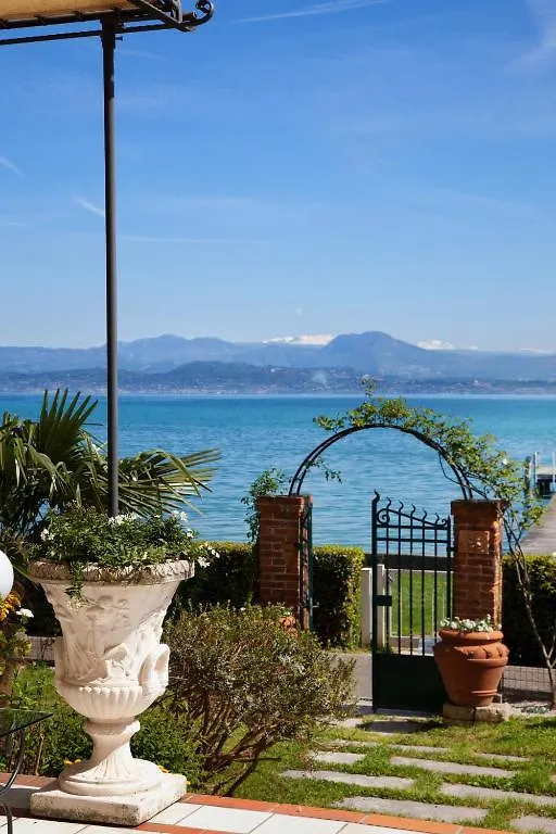 Hotel Europa Sirmione 4*,